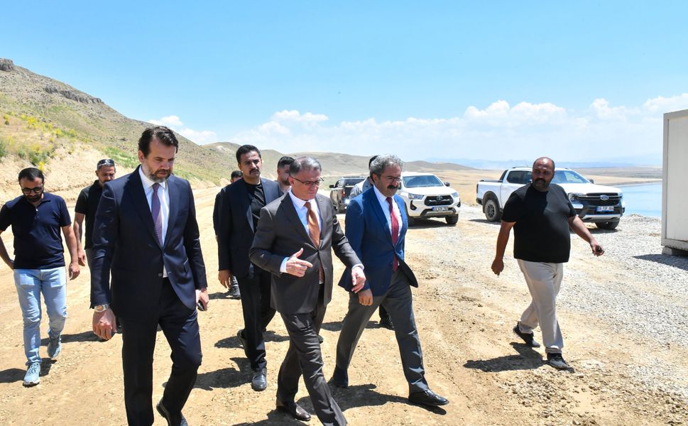 Van'da 25 kilometrelik Çitören Sahil Yolunda çalışmalar sürüyor