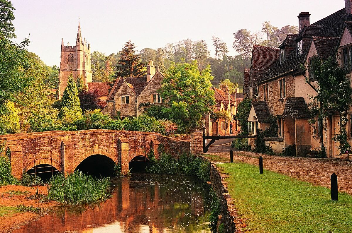 Castle Combe Van Haber 1