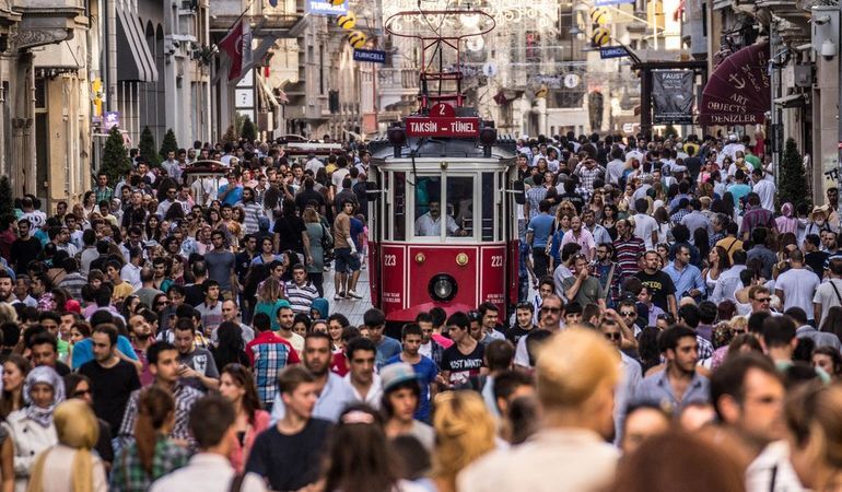 Istiklal Caddesi Halk