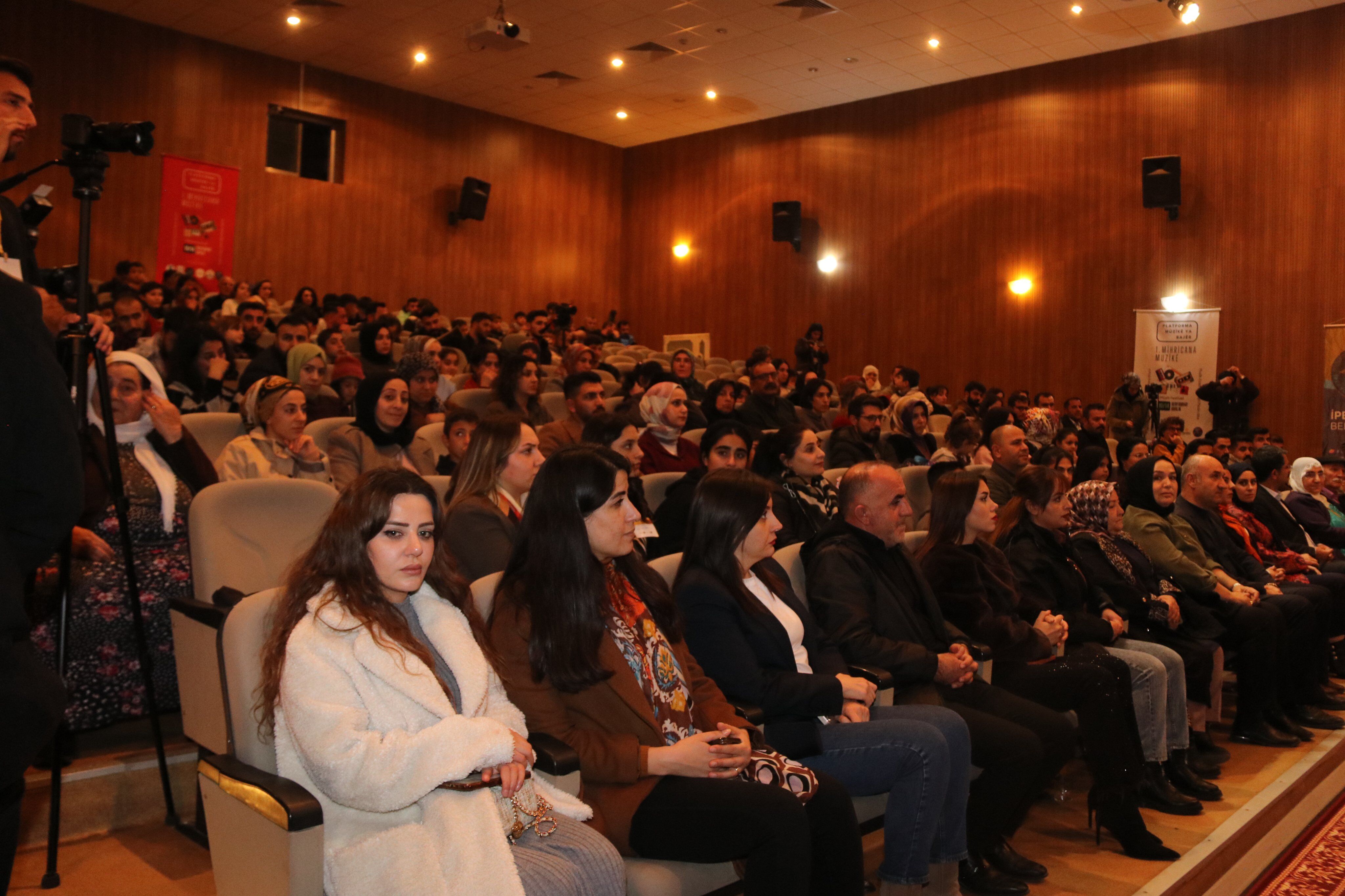 Festıval (2)