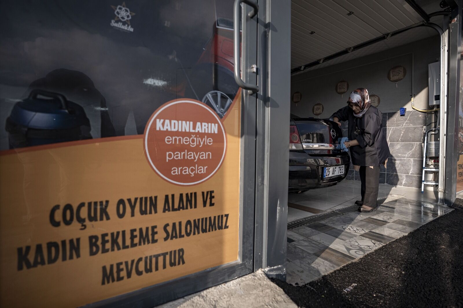 Kadın Oto Yıkamam (2)