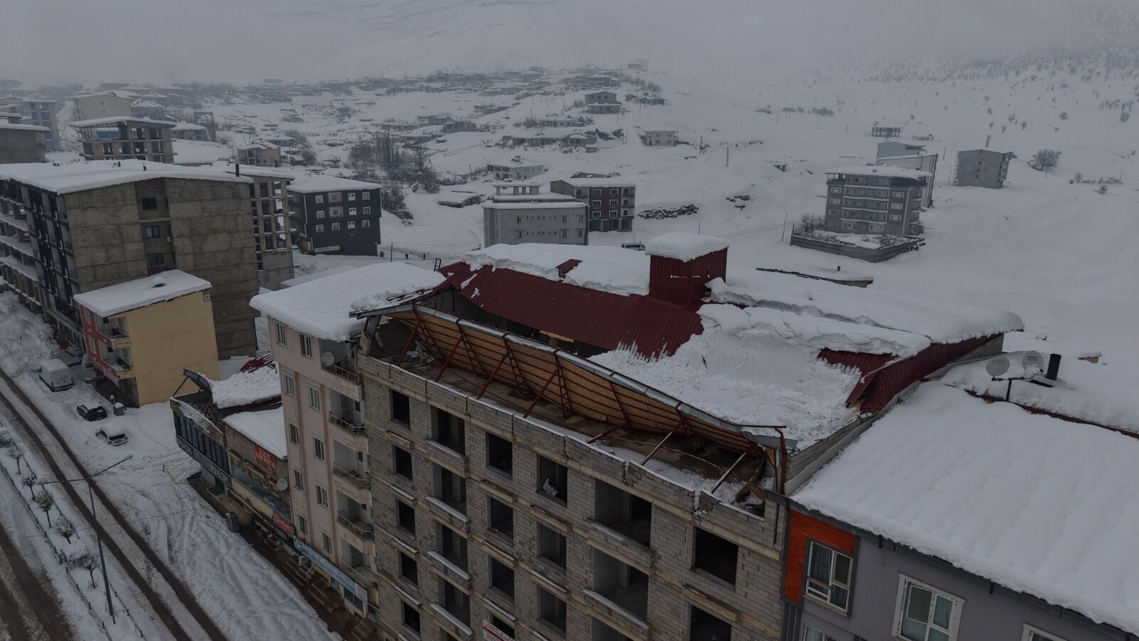 Hakkari̇ Çati Çöktü (3)