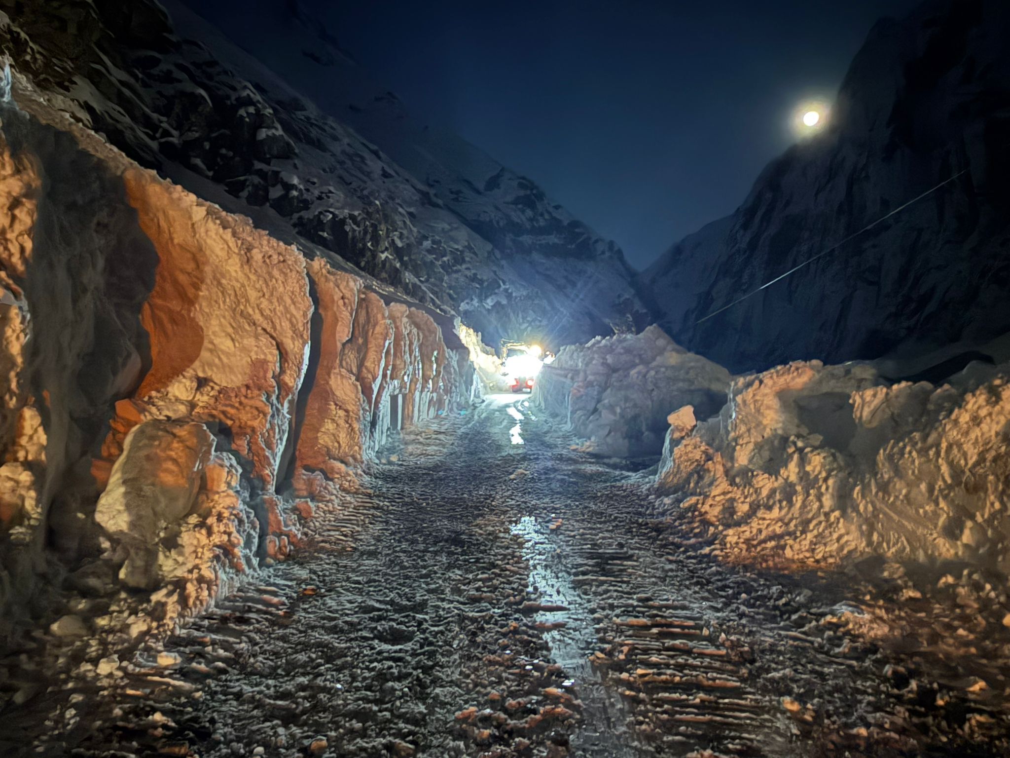 Hakkari Van Yolu Çığ (3)
