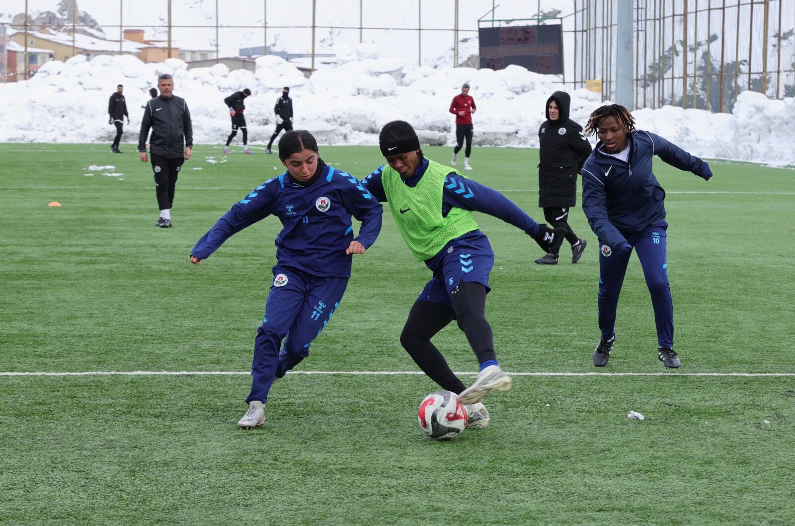 Hakkarigücü Afrikalı Oyuncular1