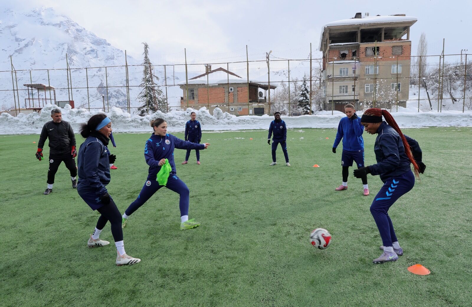 Hakkarigücü Afrikalı Oyuncular2