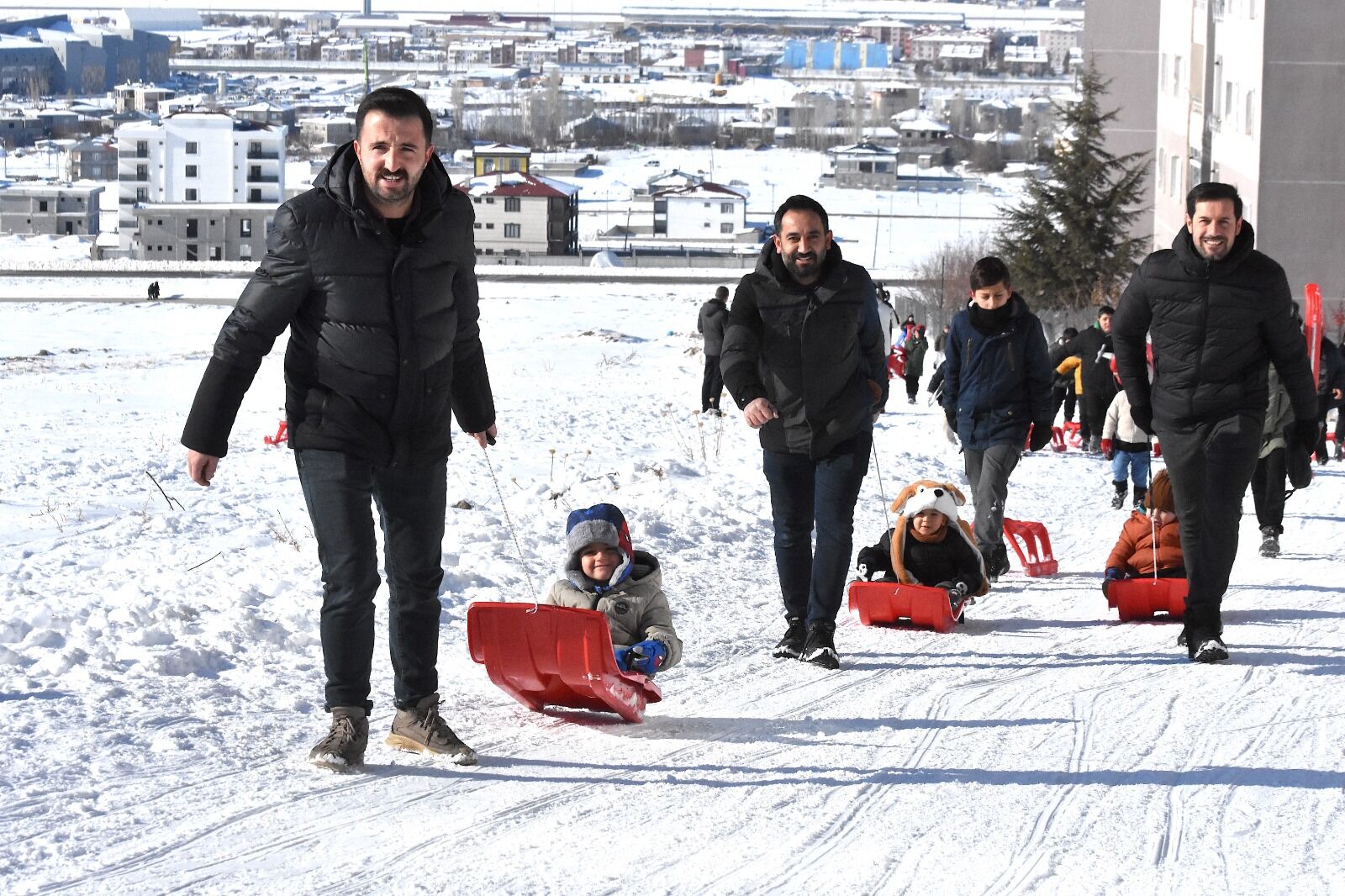 Vanlı Çocuklar Kızak Aa (11)