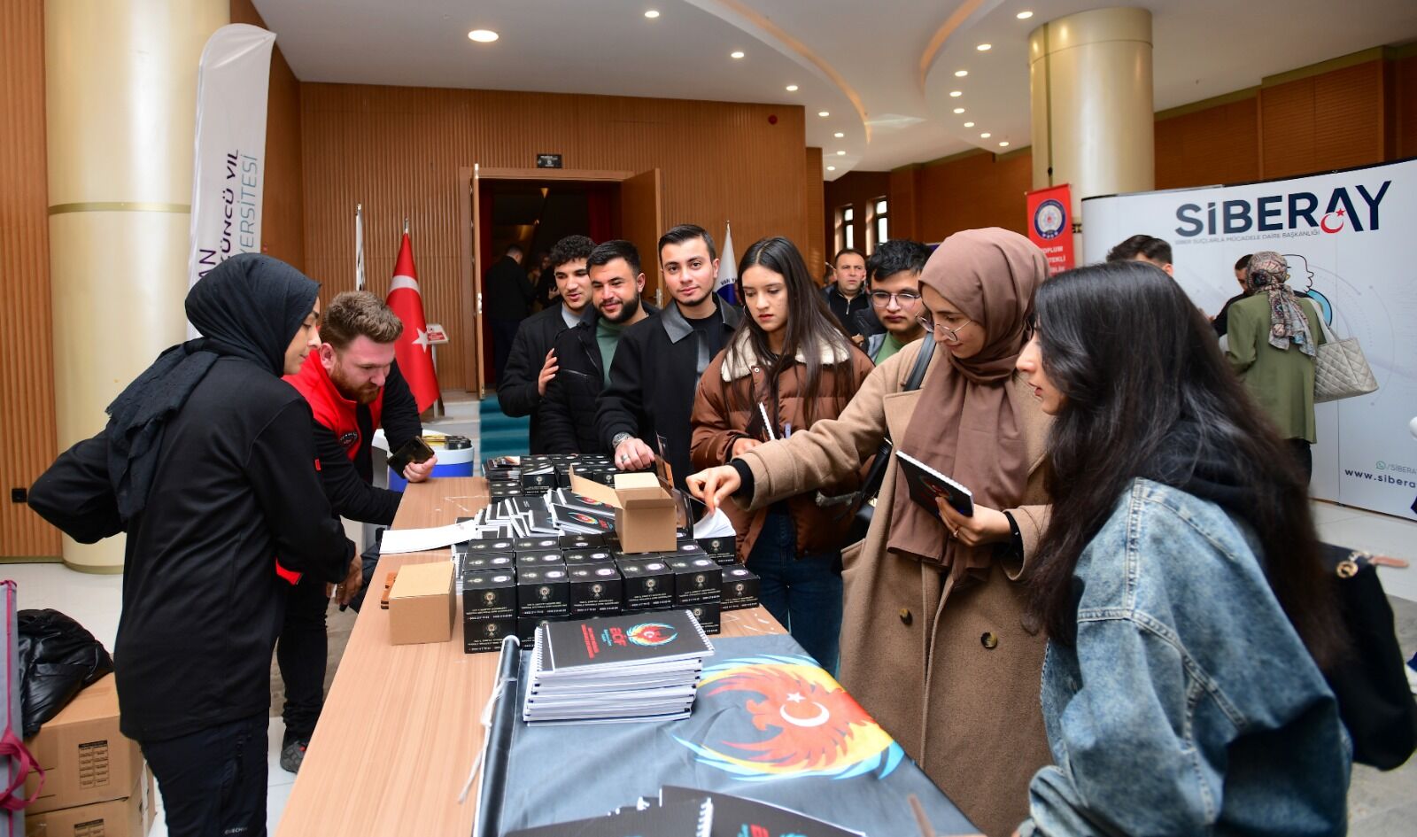 Van’da Üniversite Öğrencilerine “Iban Kiralama” Ve Siber Dolandırıcılık Eğitimi (5)