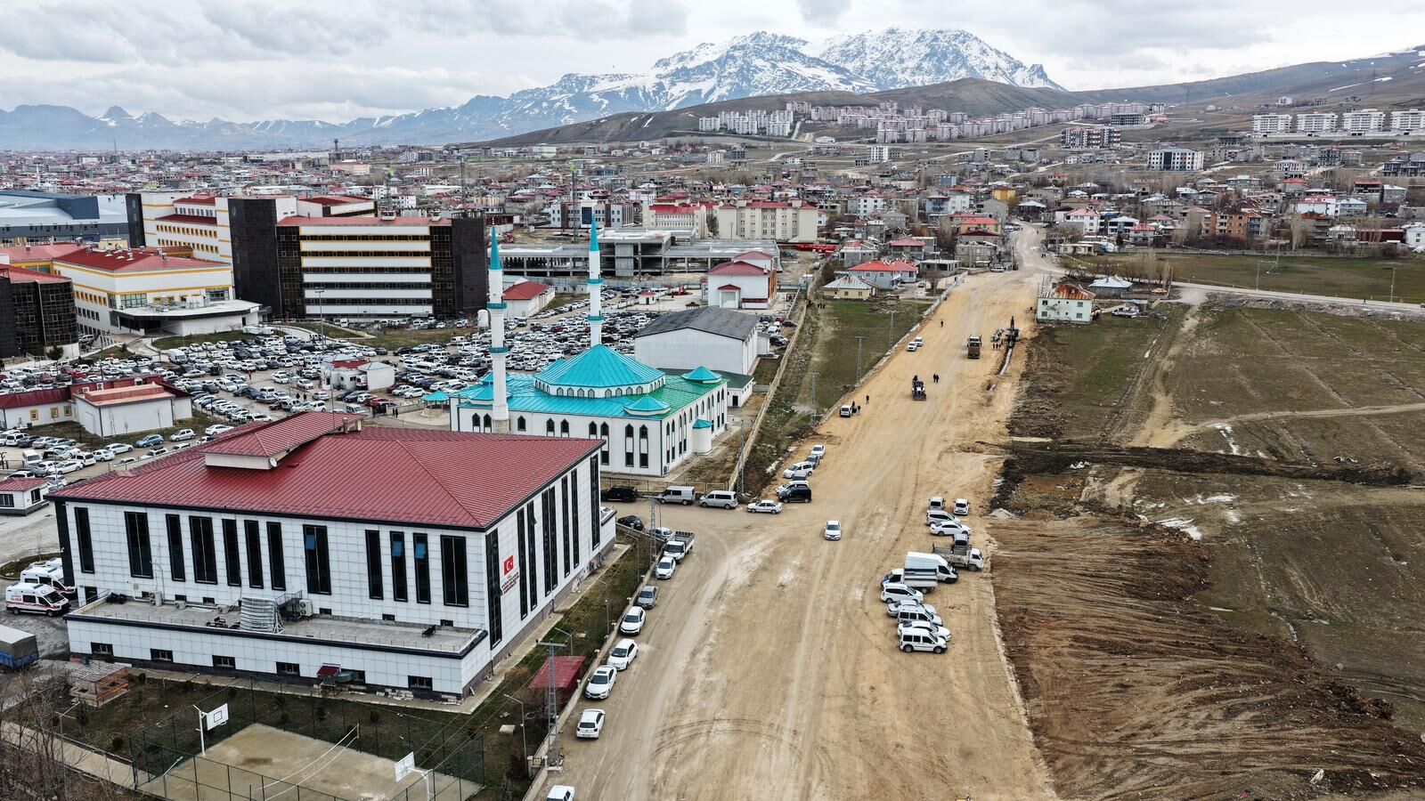 Bölge Hastanesine Yeni Yol