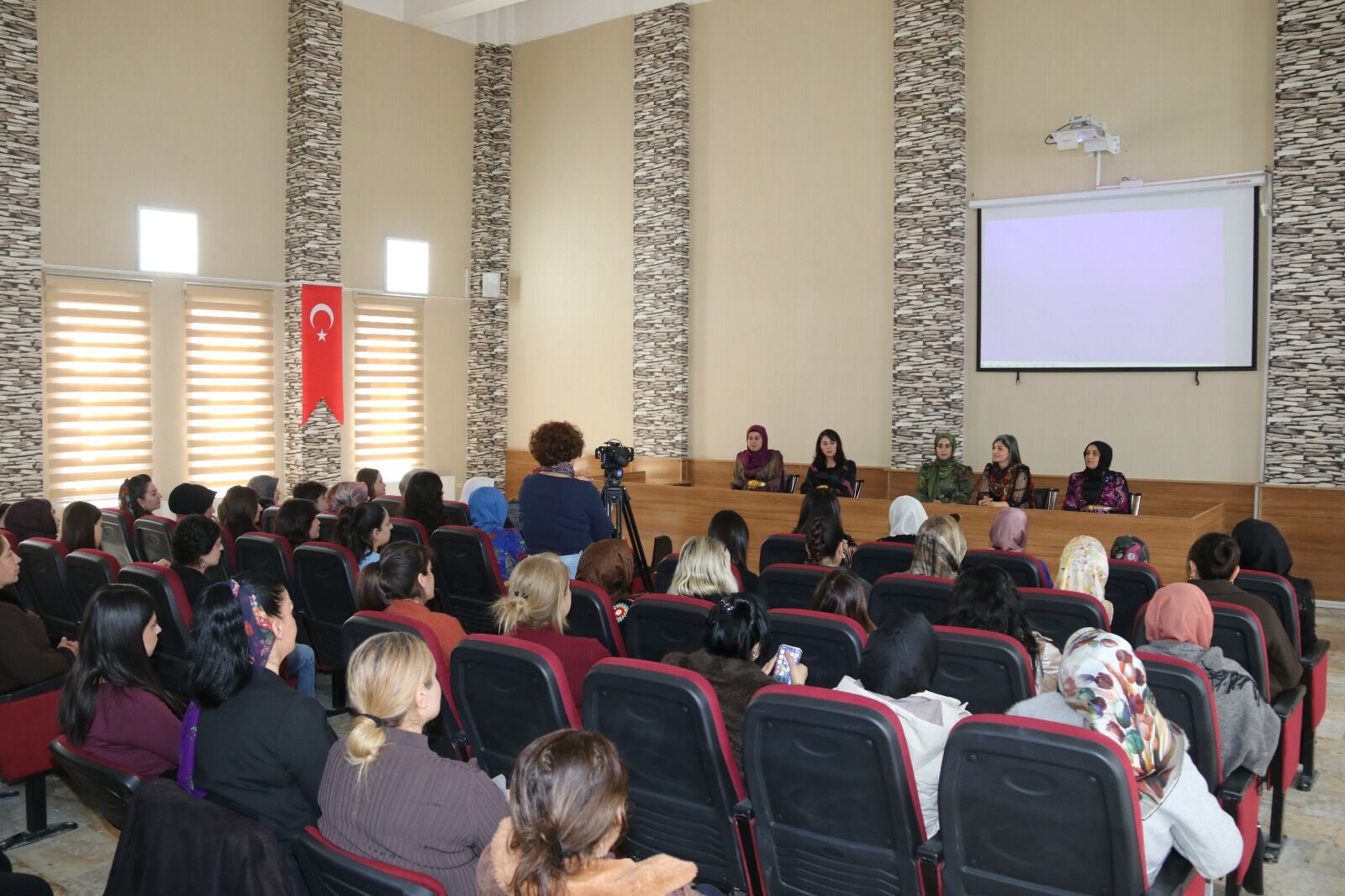 Edremi̇t Beeledi̇yesi̇ 8 Mart Mecli̇si̇1