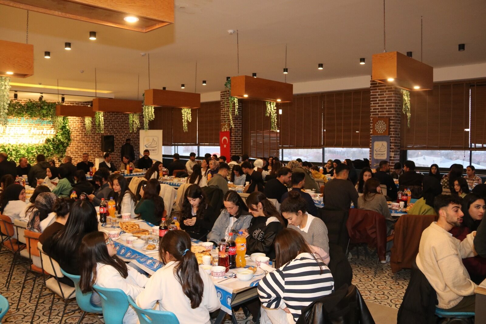 Edremitli Öğrenciler Iftar Sofrasında Buluştu (4)
