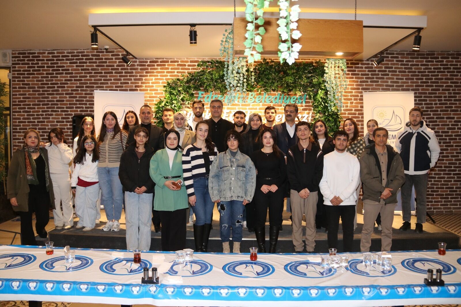 Edremitli Öğrenciler Iftar Sofrasında Buluştu (6)