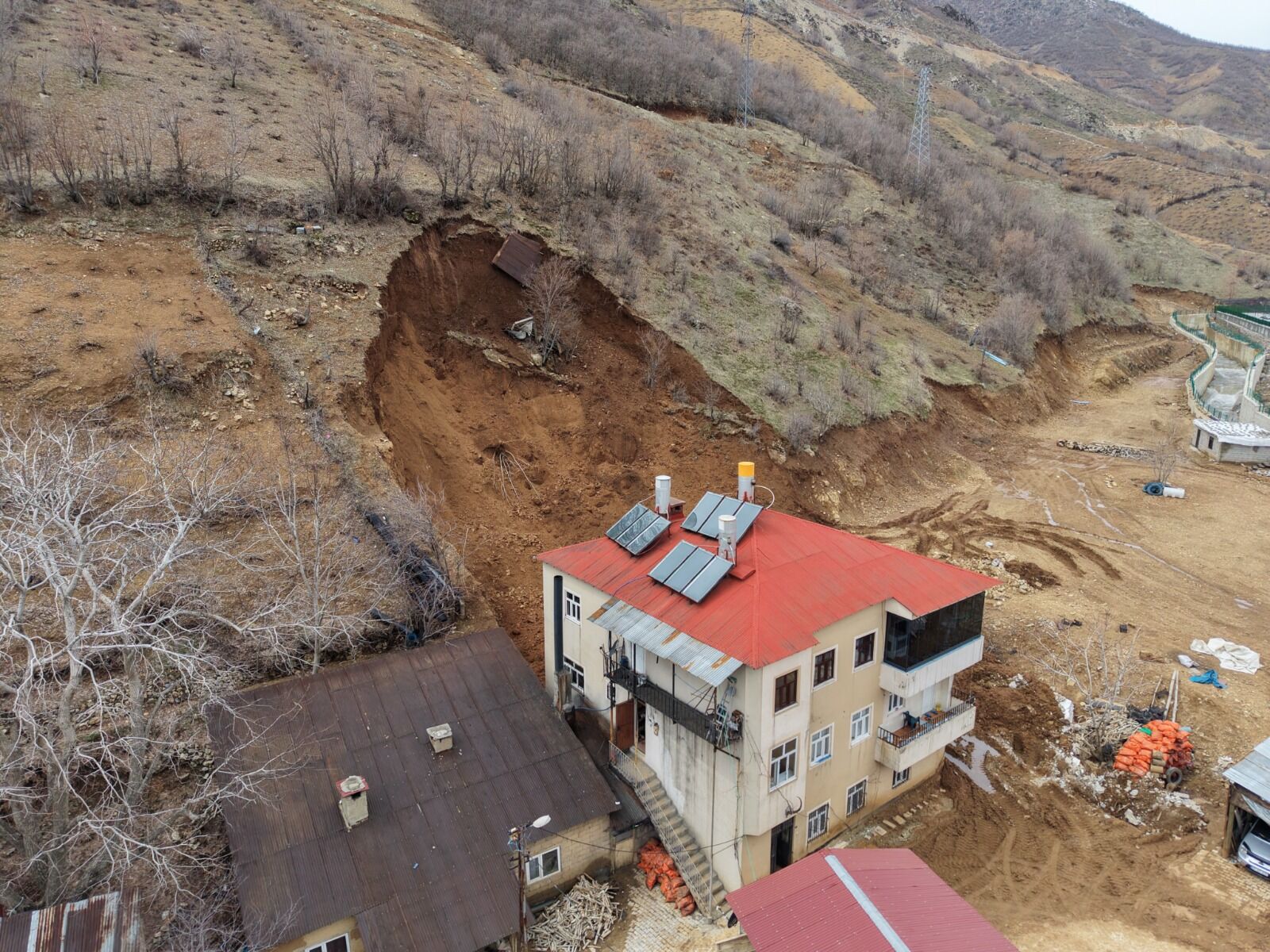 Hakkari Heyelan 1 (2)
