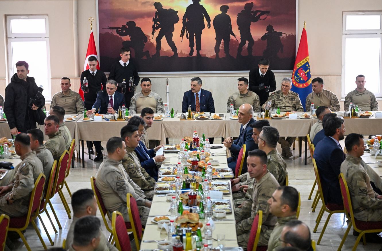 Içişleri Bakanı Van Yemek