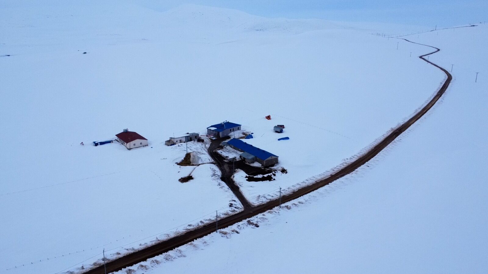 Kars’ta Kar Kalınlığı 2 Metreyi Aştı (1)