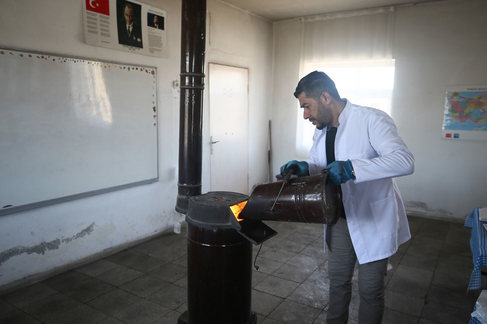 Muş'un Bulanık Ilçesine Bağlı Kılindor Mezrasındaki Okulda Görev Yapan Hüseyin Koşuncu (2)