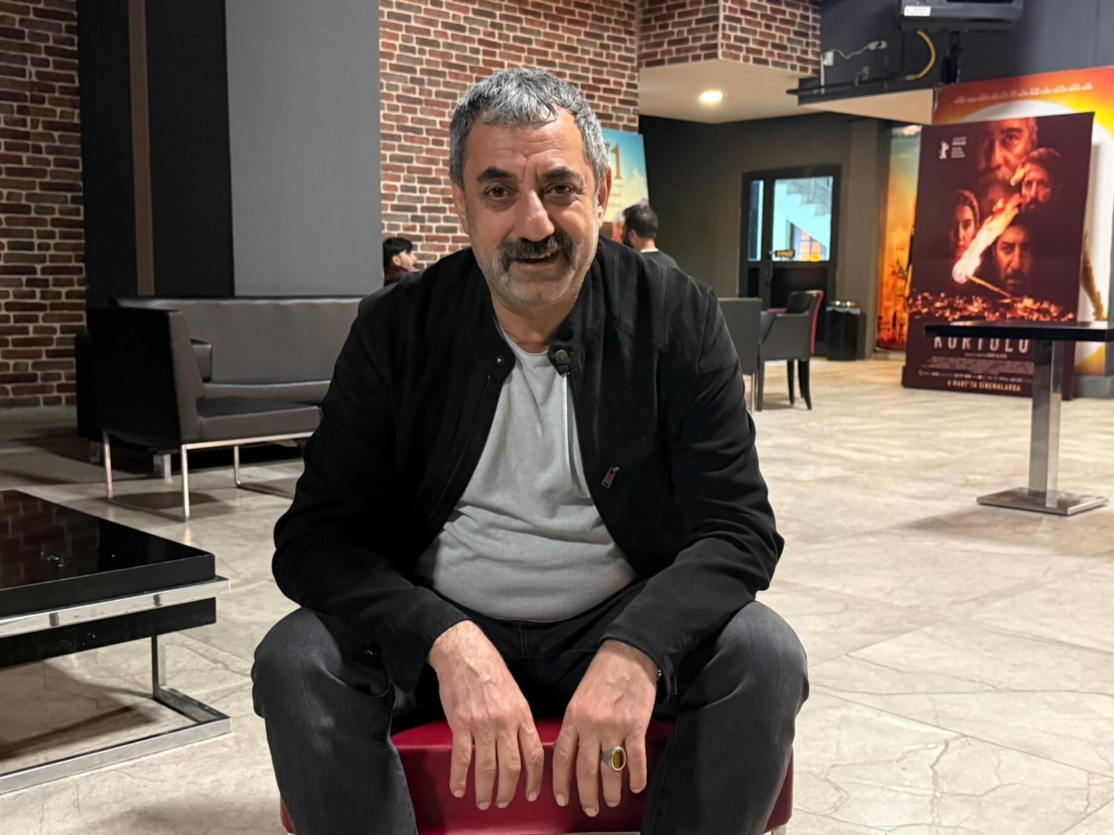 Nazmi Kırık (3)