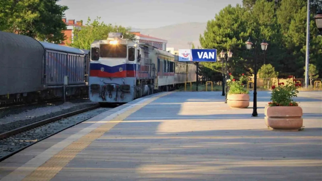 Van Tahran Treni̇