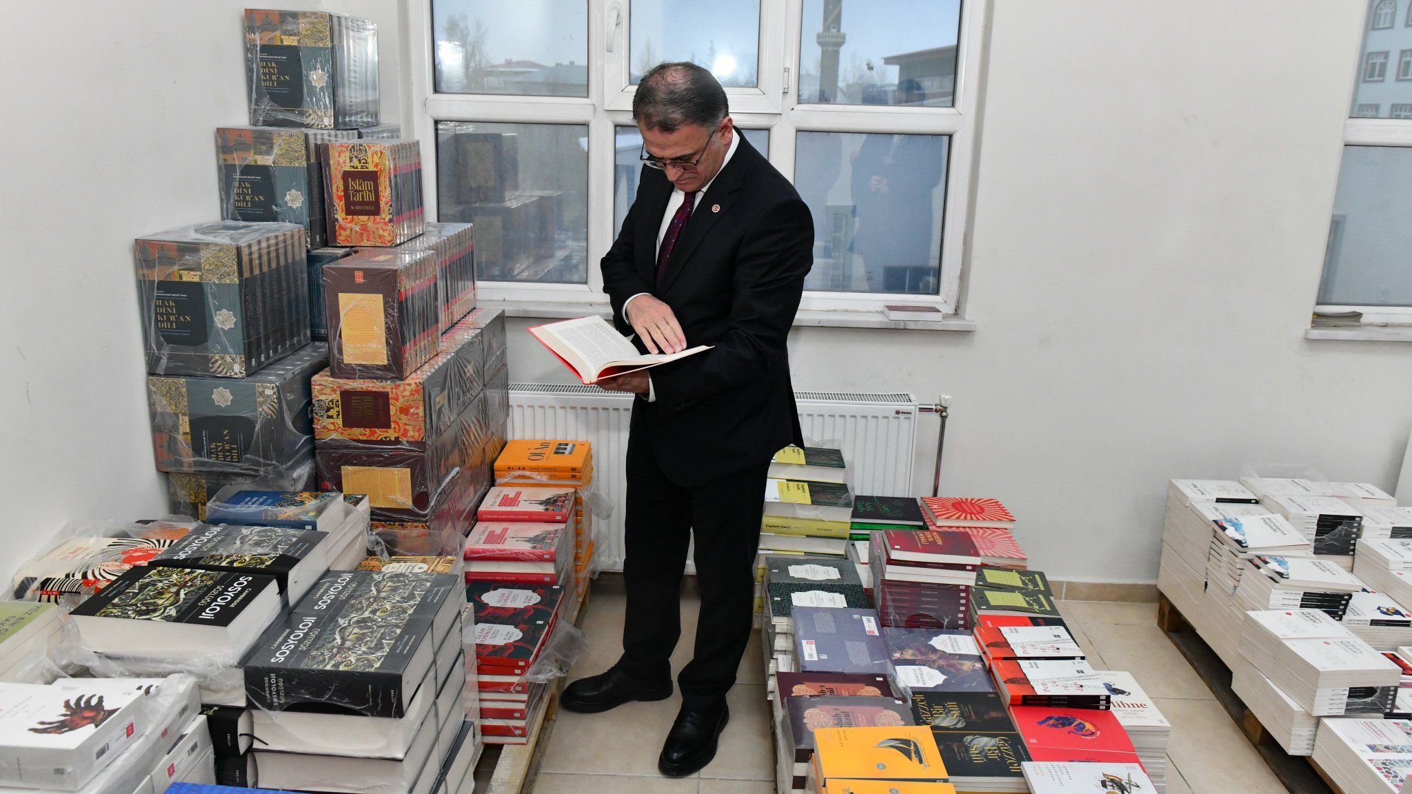 Van Valisi Balcı, Kitap Van Koordinasyon Merkezi’ni Ziyaret Etti (1)