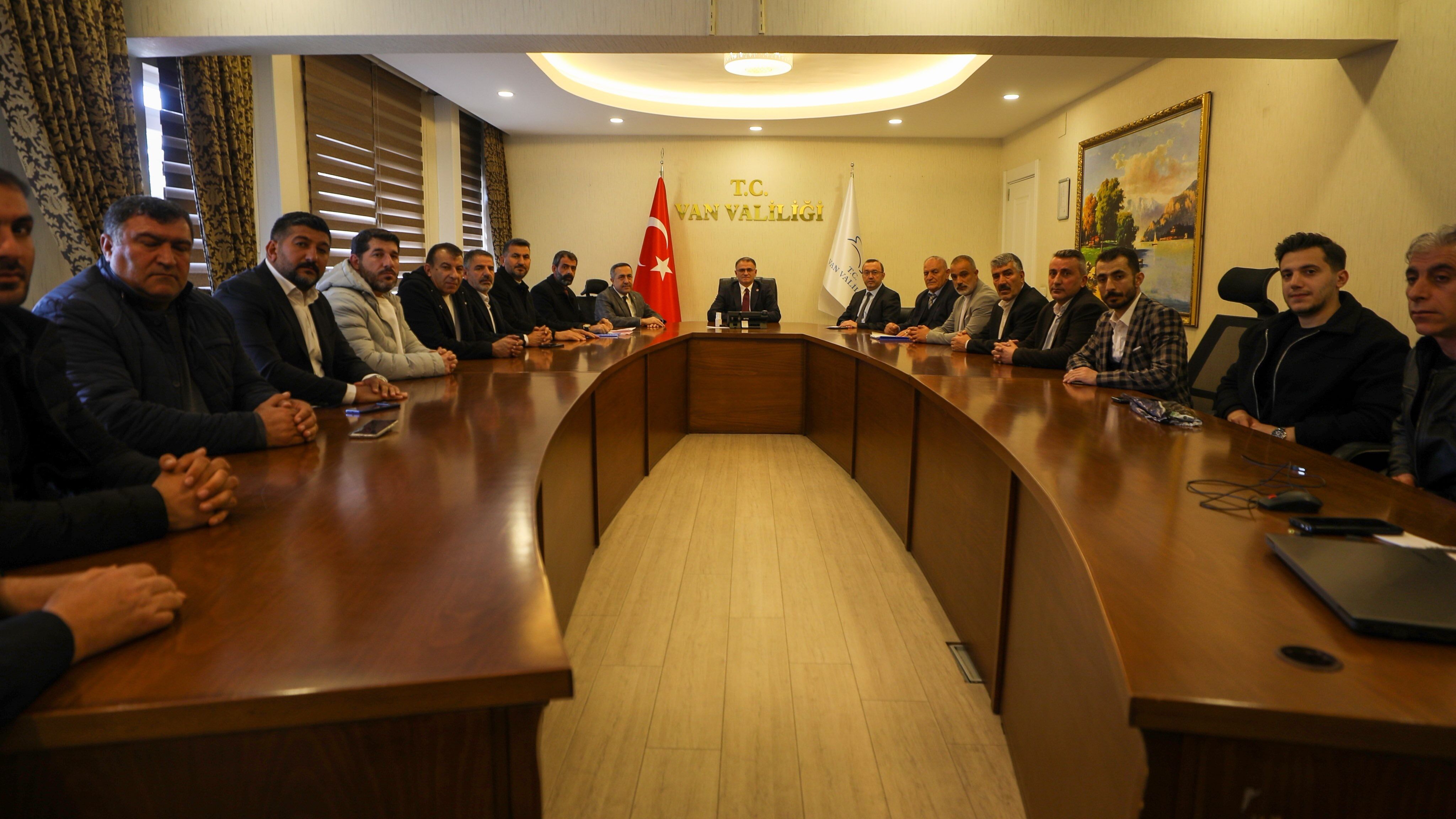 Van Valisi Balcı, Minibüs Ve Taksi Esnafıyla Bir Araya Geldi2