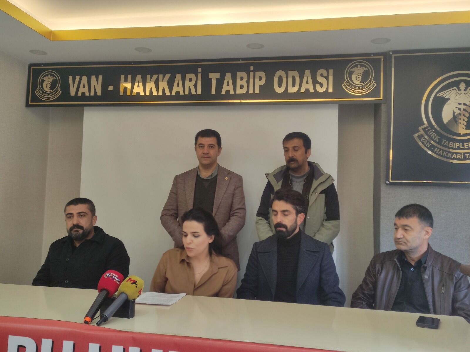 Van’da Sağlık Ve Insan Hakları Örgütlerinden Dr. Ayşe Uğurlu’ya Destek (3)