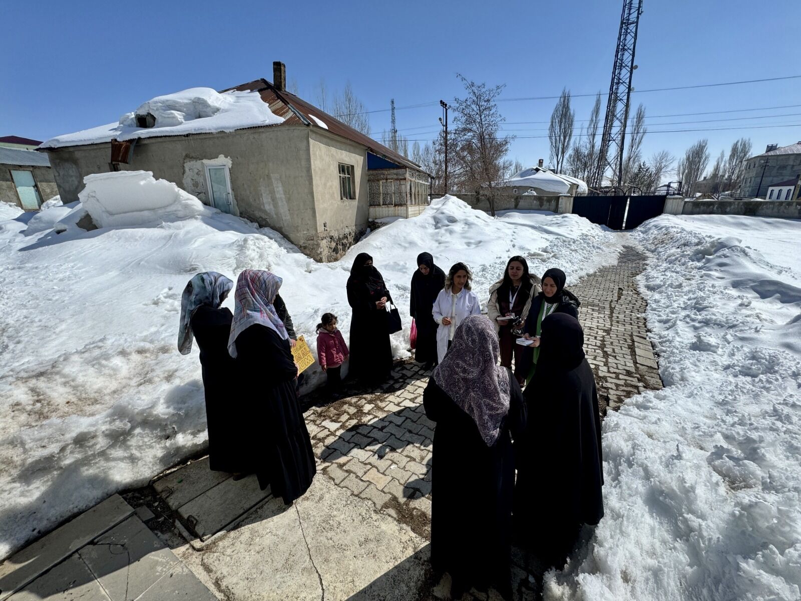 Van’ın Çaldıran Ilçesinde Görev Yapan Kadın Hastalıkları Ve Doğum Uzmanı Atlaz İsmayilova Özturan (4)