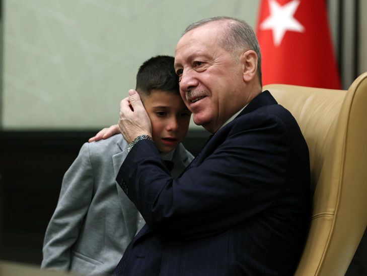 Cumhurbaşkanı Erdoğan, 23 Nisan Kapsamında Cumhurbaşkanlığı Külliyesi’nde Çocuklarla Bir Araya Geldi (1)