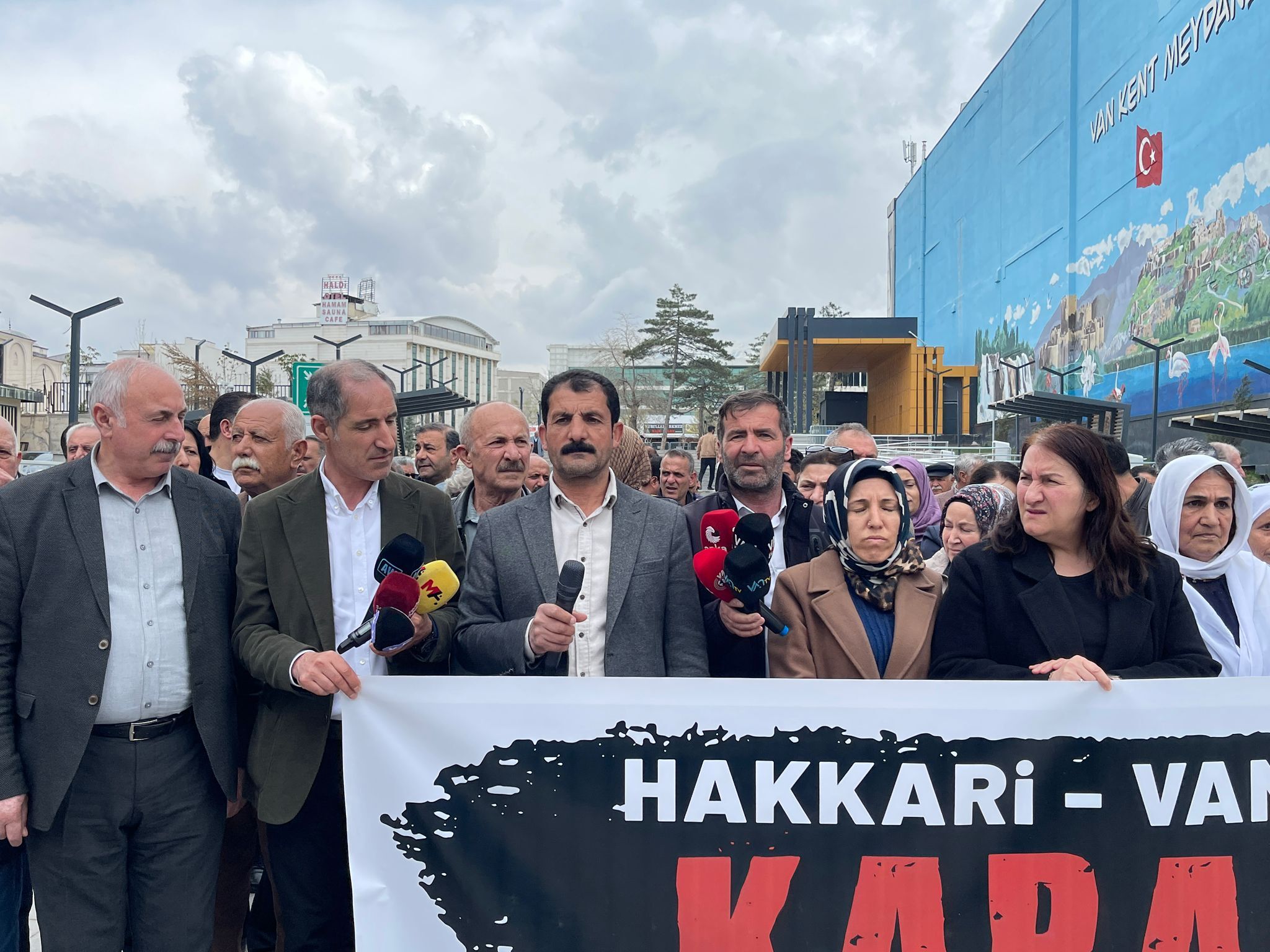 Hakkari Van Yol (1)
