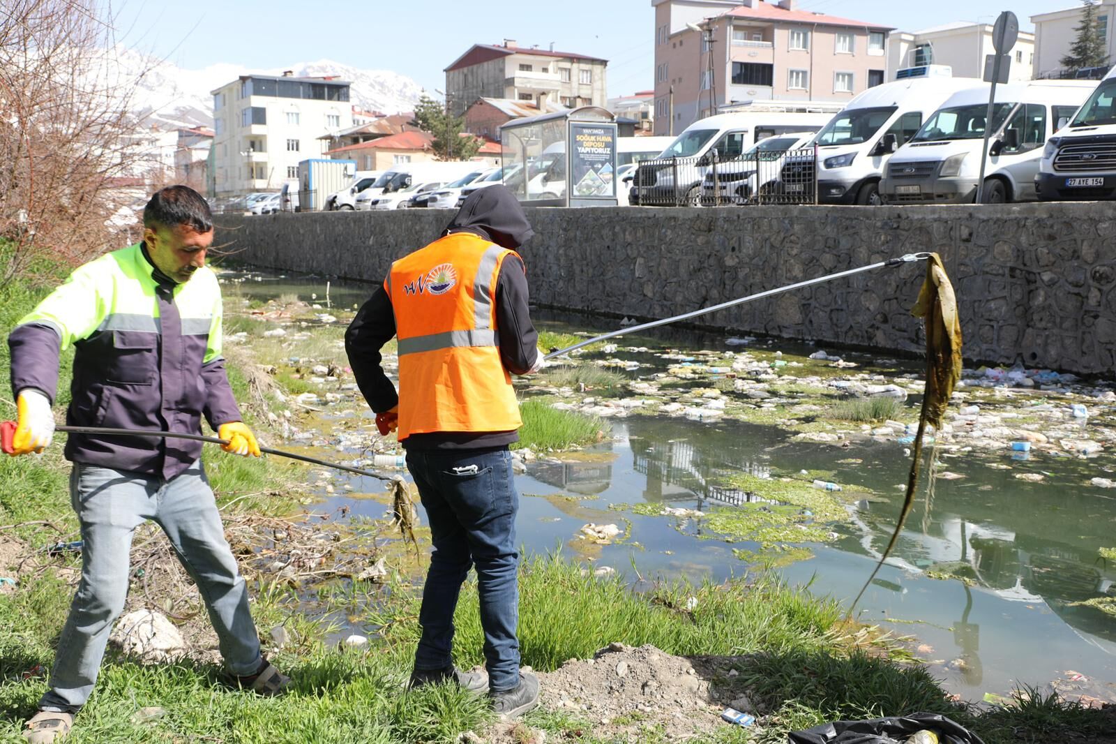İnci Kefali Göçü Öncesi Van'da Yoğun Temizlik (5)