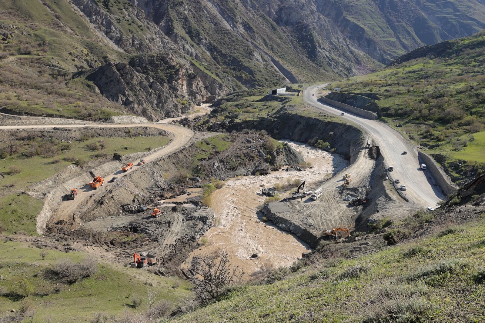 Karayolları 11. Bölge Müdürü, Hakkari Van Kara Yolundaki Son Durumu Açıkladı (2)