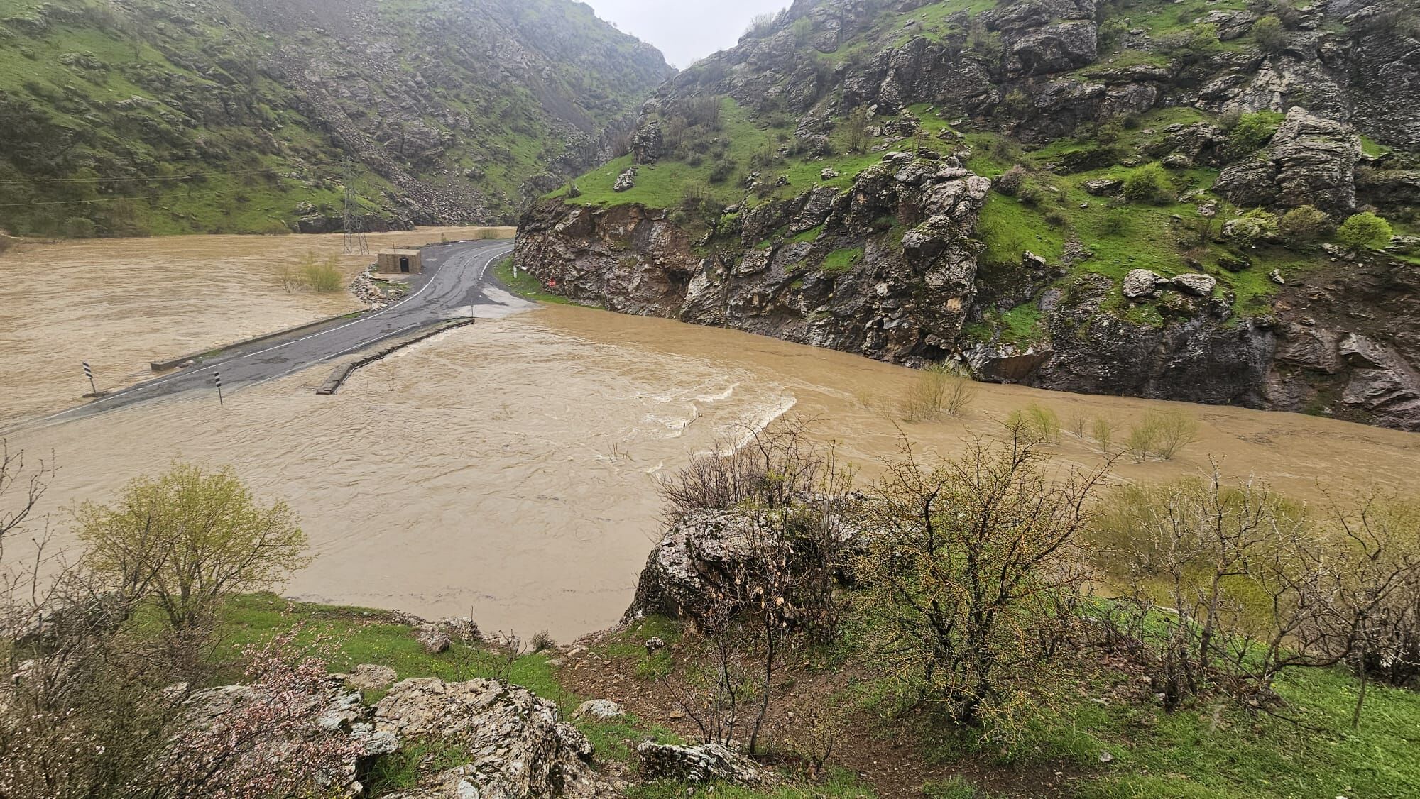 Şemdinli–Derecik Yolu (1)