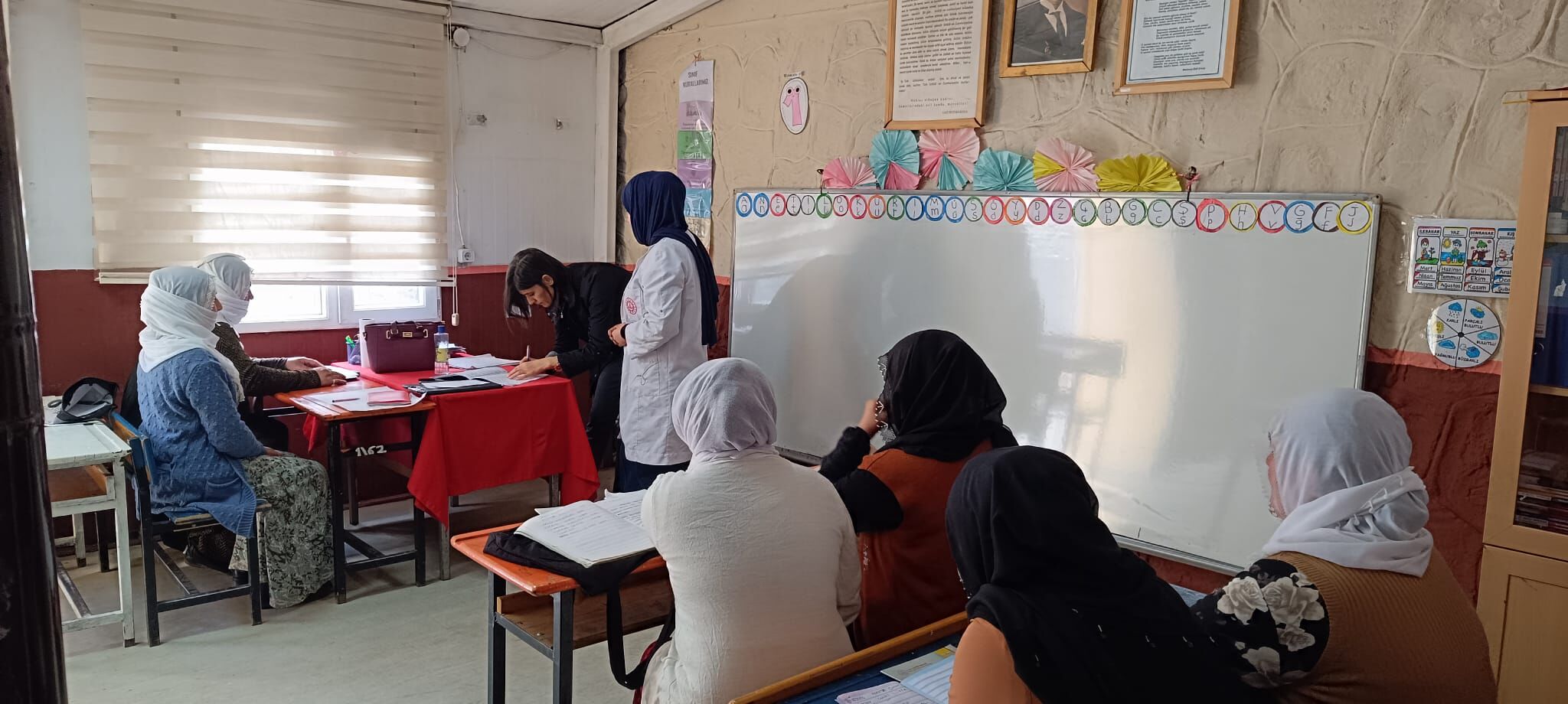 Van Bahçesaray’da Okuma Yazma Kursları Başlatıldı (1)