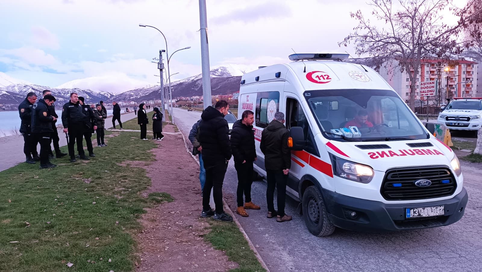 Van Gölü'nde Donma Tehlikesi Geçiren Kişi Kurtarıldı (3)