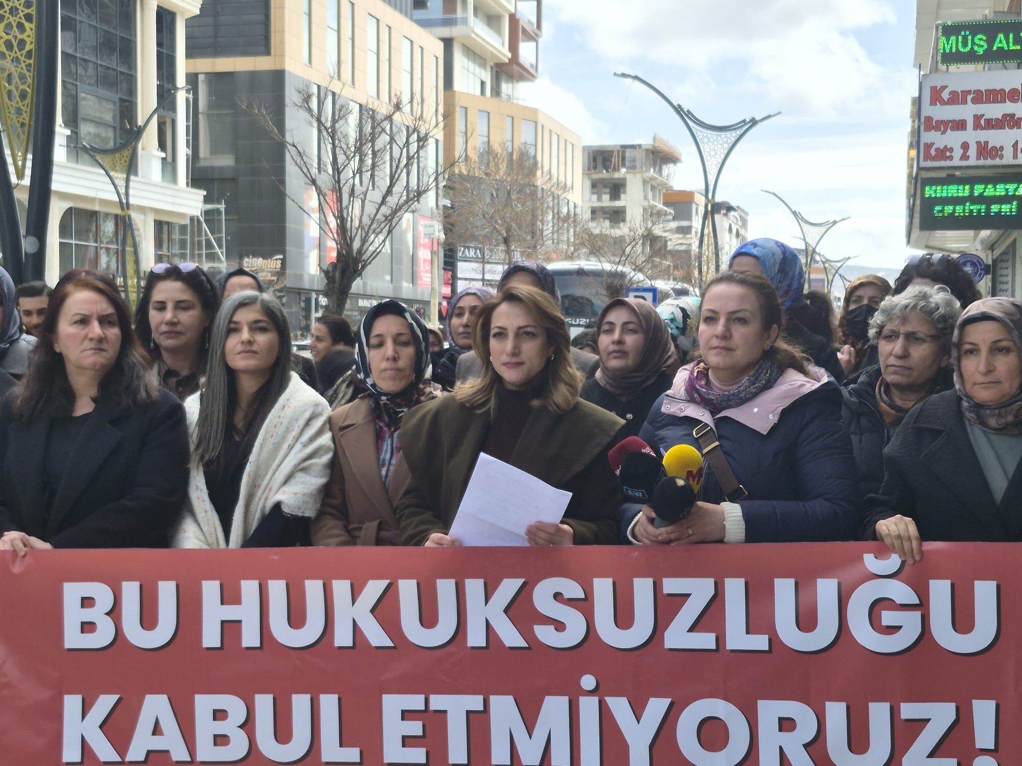 Van Kadın Platformu’ndan Dr. Ayşe Uğurlu’ya Destek (2)
