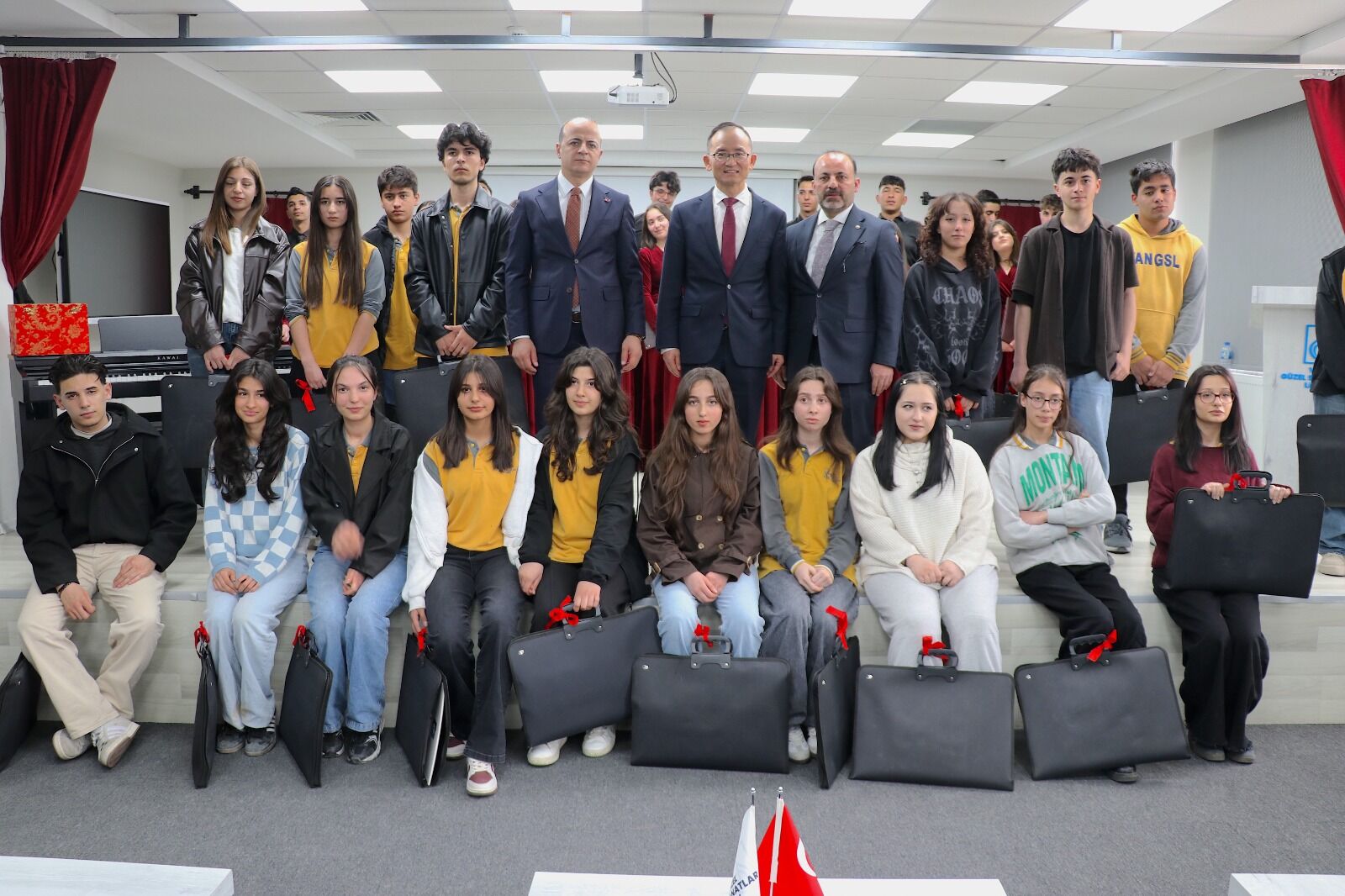 Van’da Diplomasi Trafiği Çin Büyükelçisi Kentte Temaslarda Bulundu 1