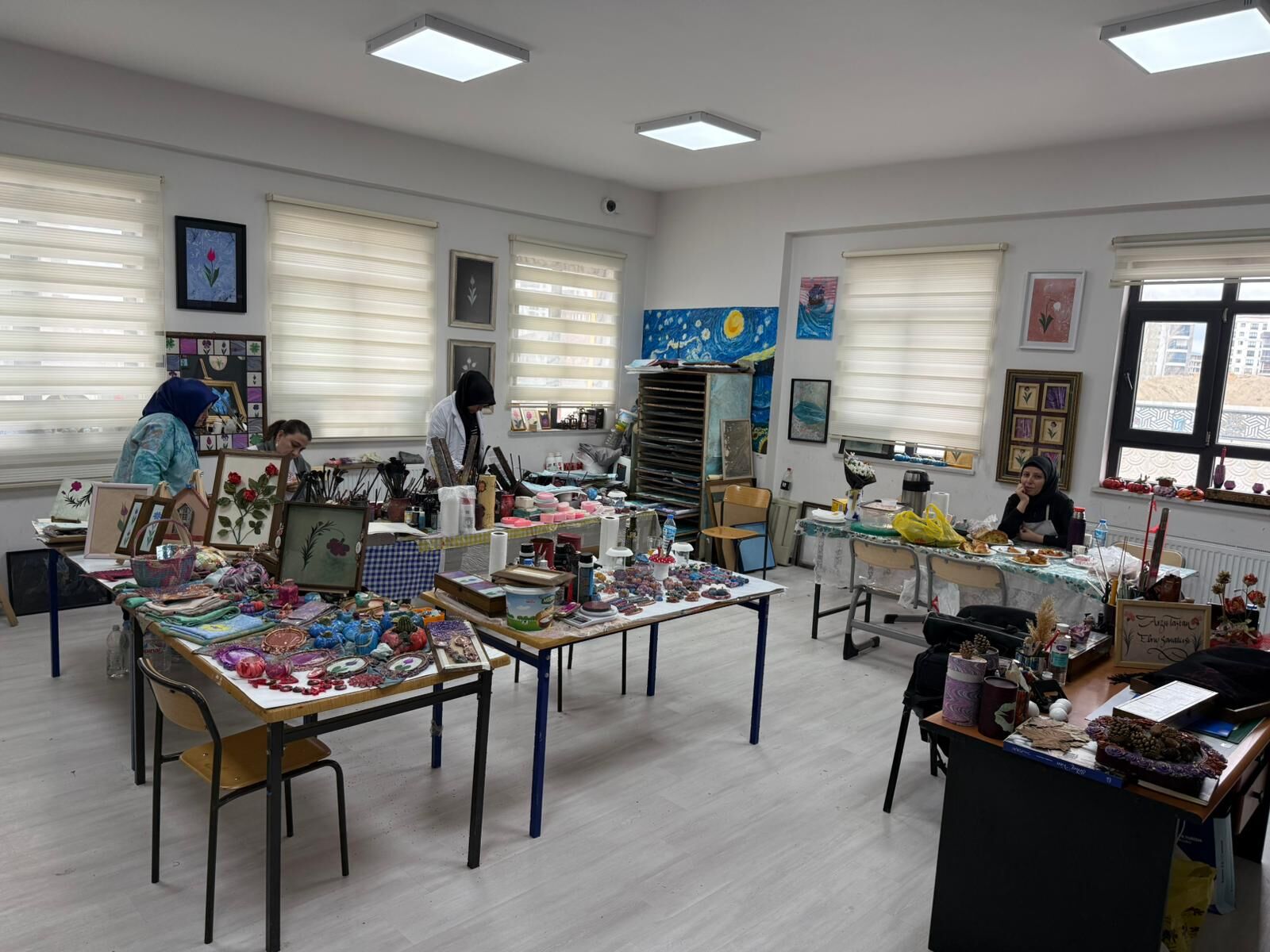 Van’da Ebru Sanatı Kadınların Elinde Yeniden Hayat Buluyor Kapak