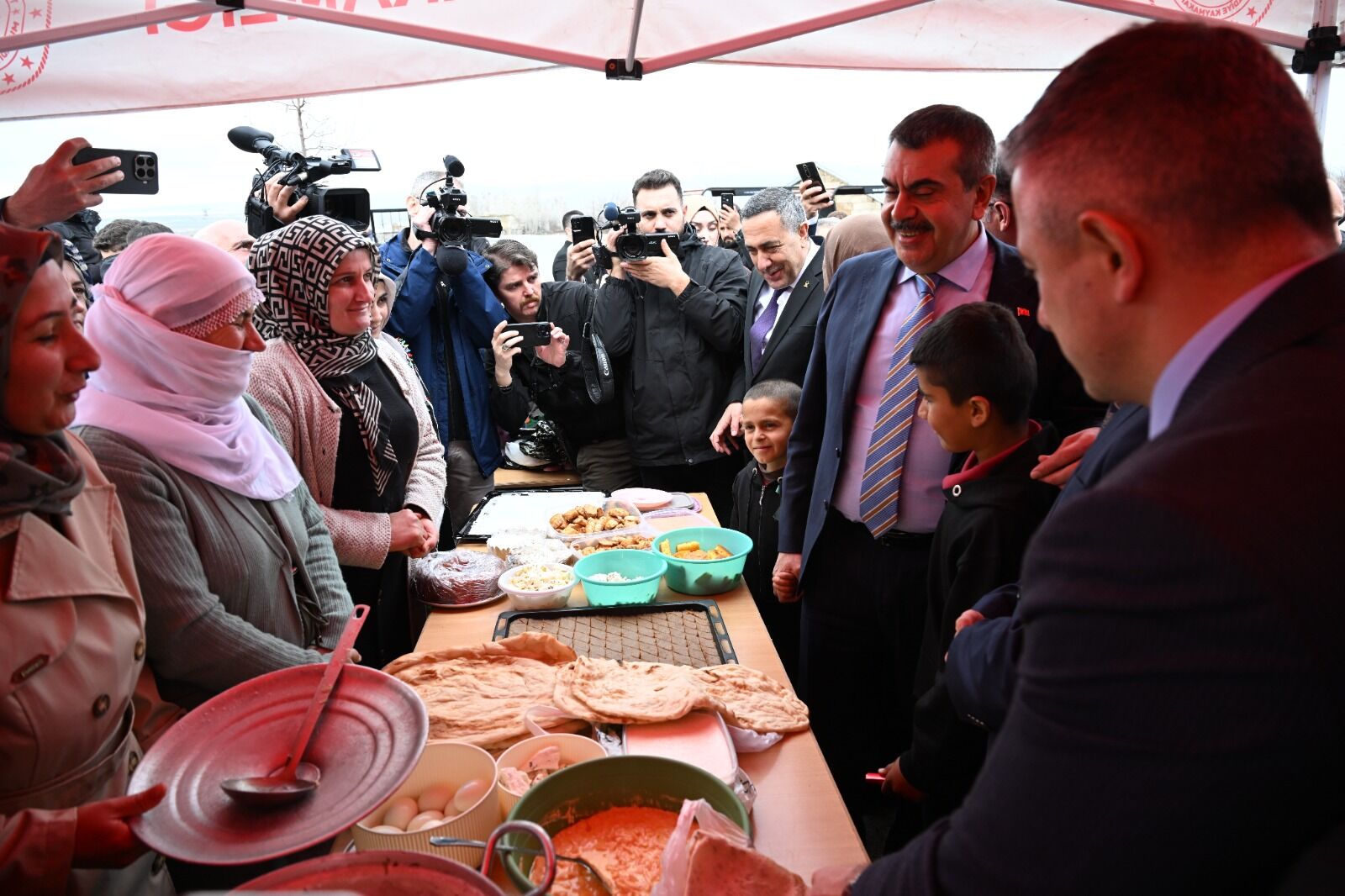 Yusuf Teki̇n Van Zi̇yareti̇2