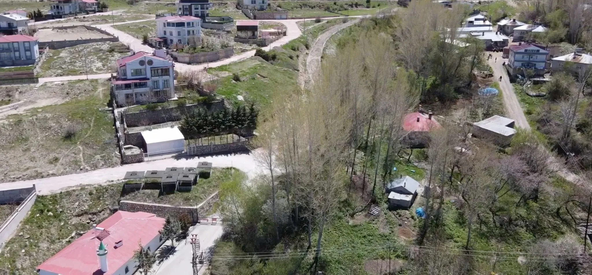 Edremi̇t Mahalle Tapu Kri̇zi̇