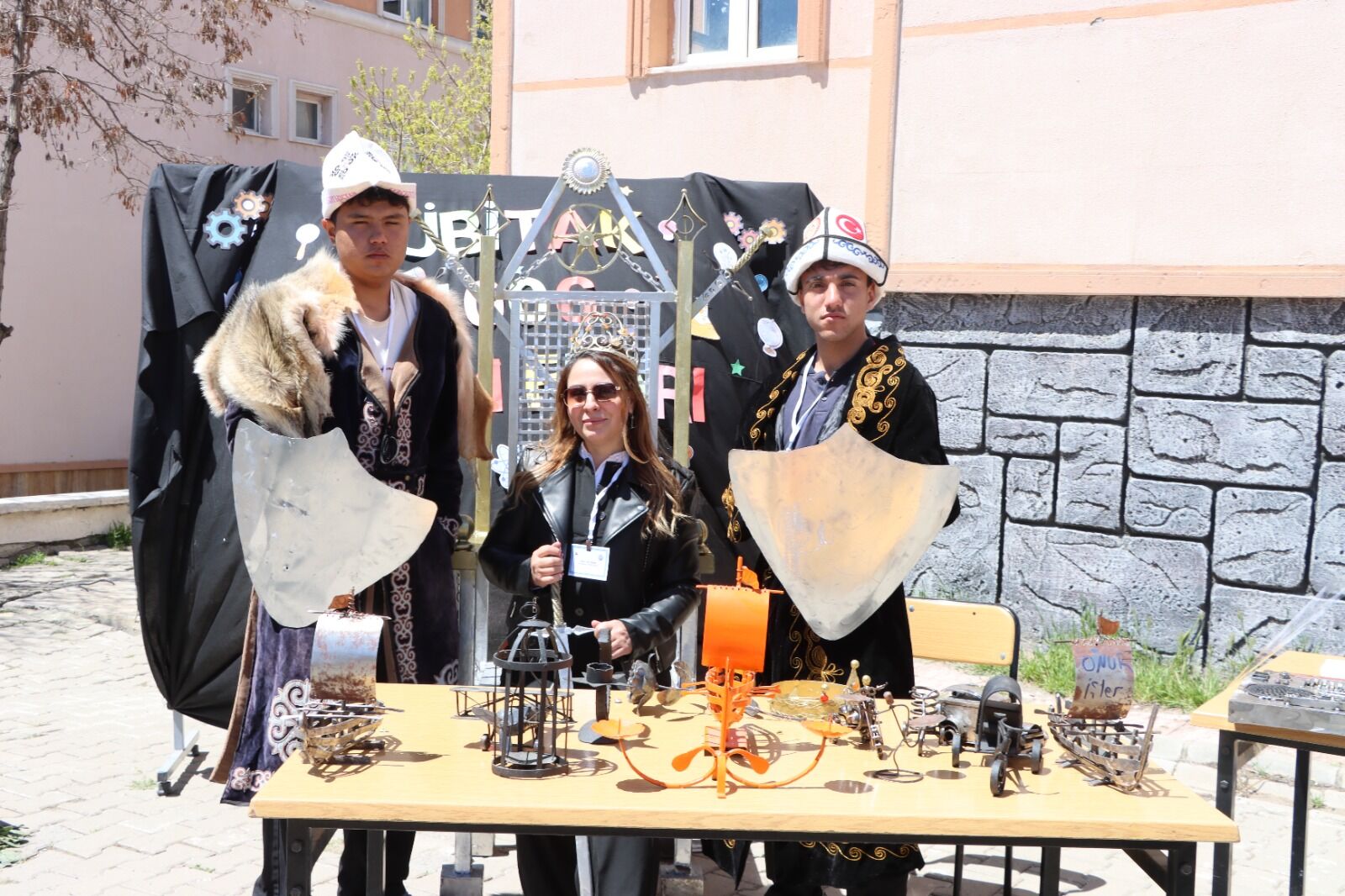 Erciş’te Tübi̇tak 4006 Bilim Fuarı Açıldı (3)