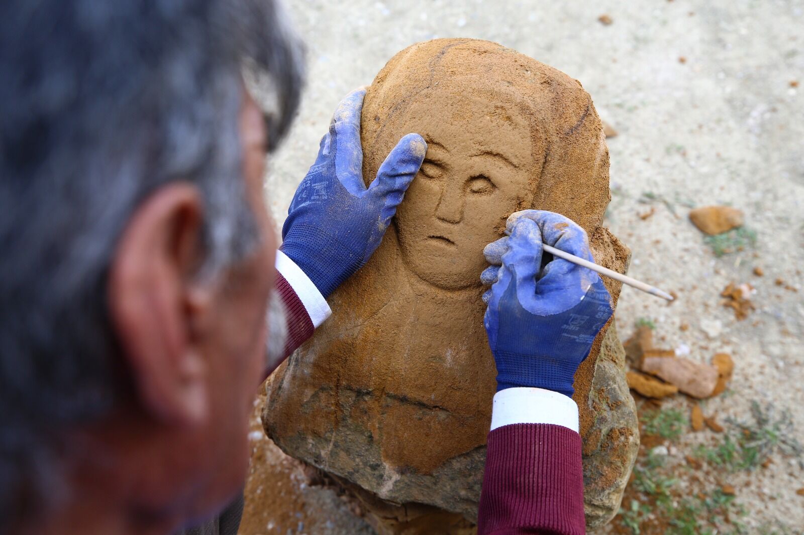 Erzurum'un Çat Ilçesinde Yaşayan 60 Yaşındaki Çiftçi İlhami Kocaeli, Bir Süre Ayrı Kaldığı Eşine Duyduğu Özlemle Taşı Sanata Dönüştürdü (2)