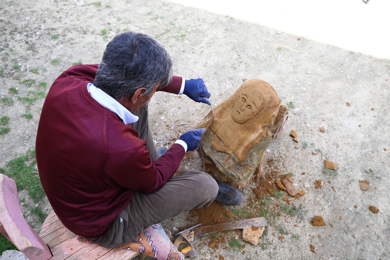 Erzurum'un Çat Ilçesinde Yaşayan 60 Yaşındaki Çiftçi İlhami Kocaeli, Bir Süre Ayrı Kaldığı Eşine Duyduğu Özlemle Taşı Sanata Dönüştürdü (4)