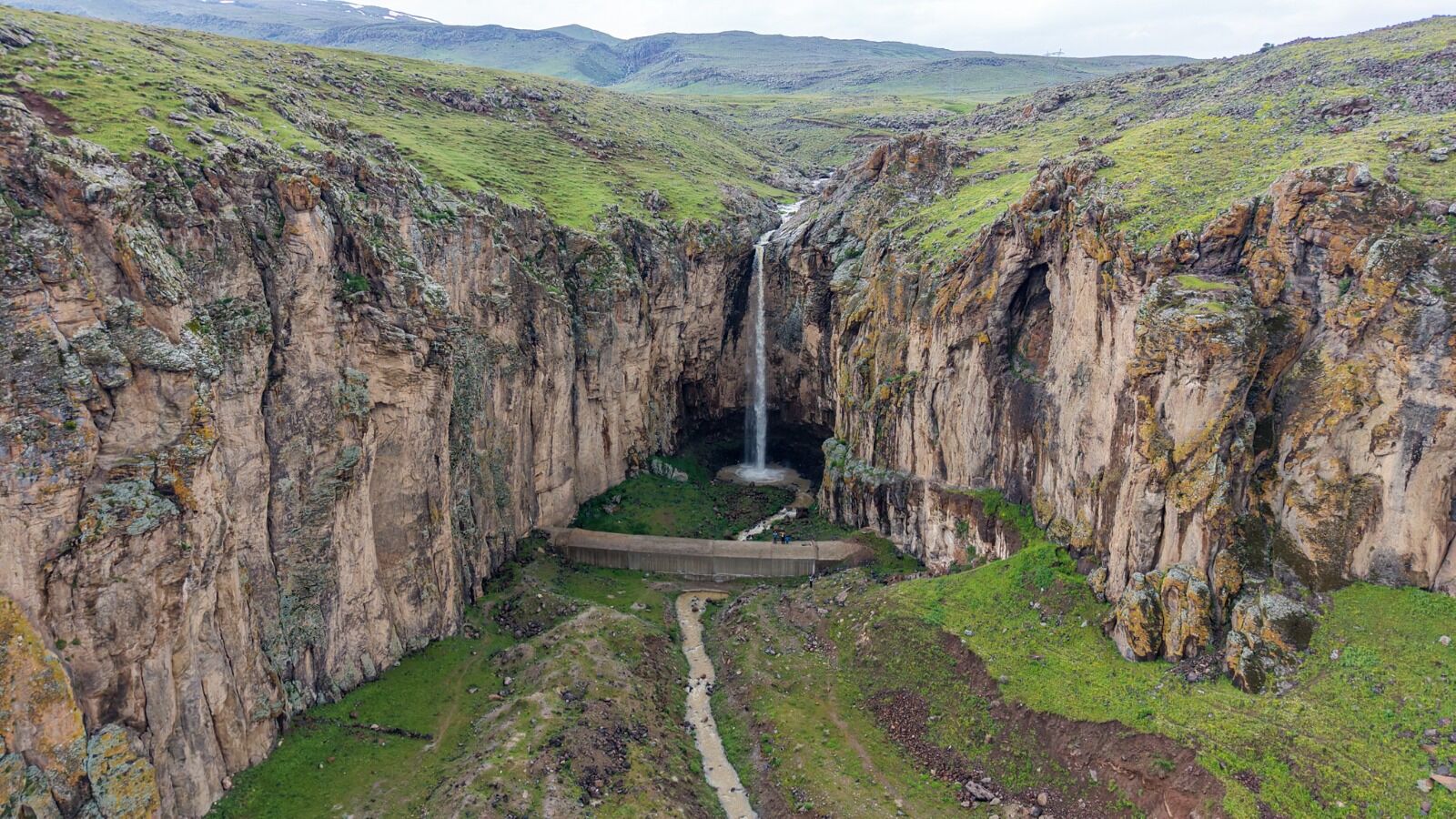 Ezidi Şelalesi Muradiye2