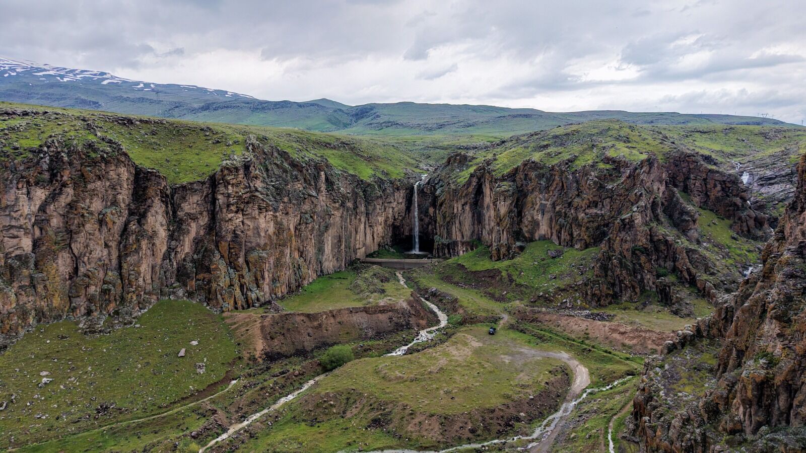 Ezidi Şelalesi Muradiye3