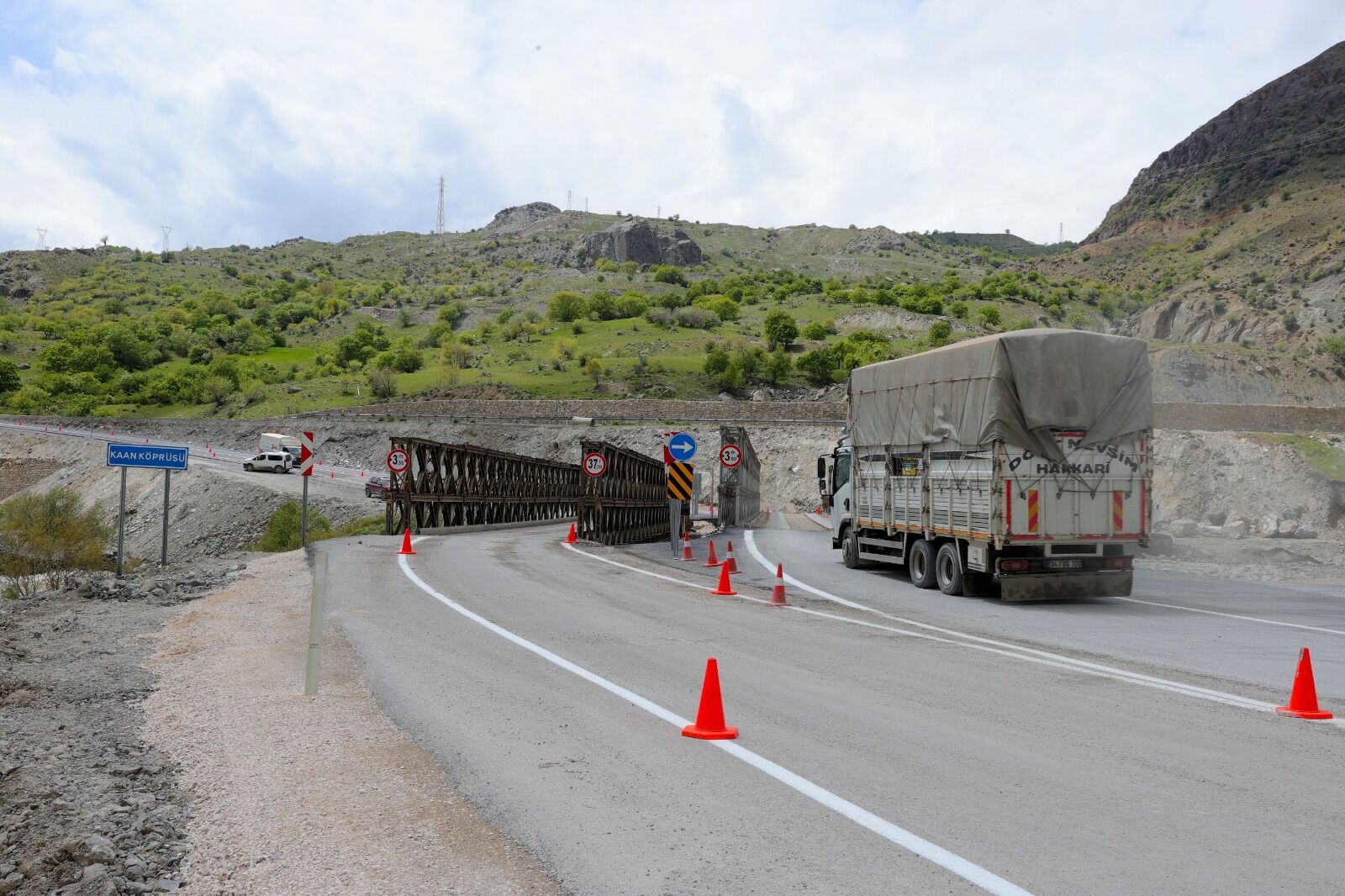 Hakkari Van Kara Yolunda Çift Şeritli Geçiş Dönemi (1)