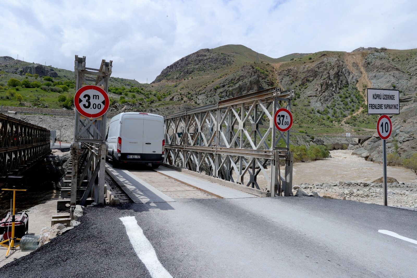 Hakkari Van Kara Yolunda Çift Şeritli Geçiş Dönemi (2)