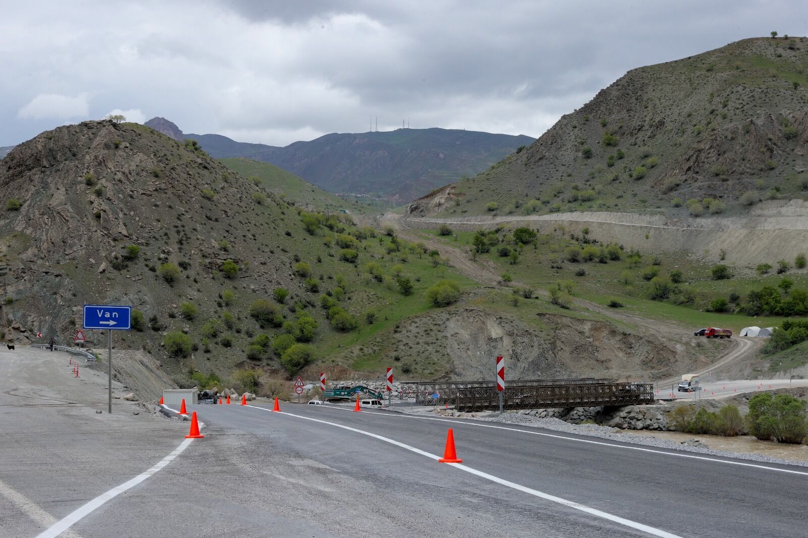 Hakkari Van Kara Yolunda Çift Şeritli Geçiş Dönemi (3)