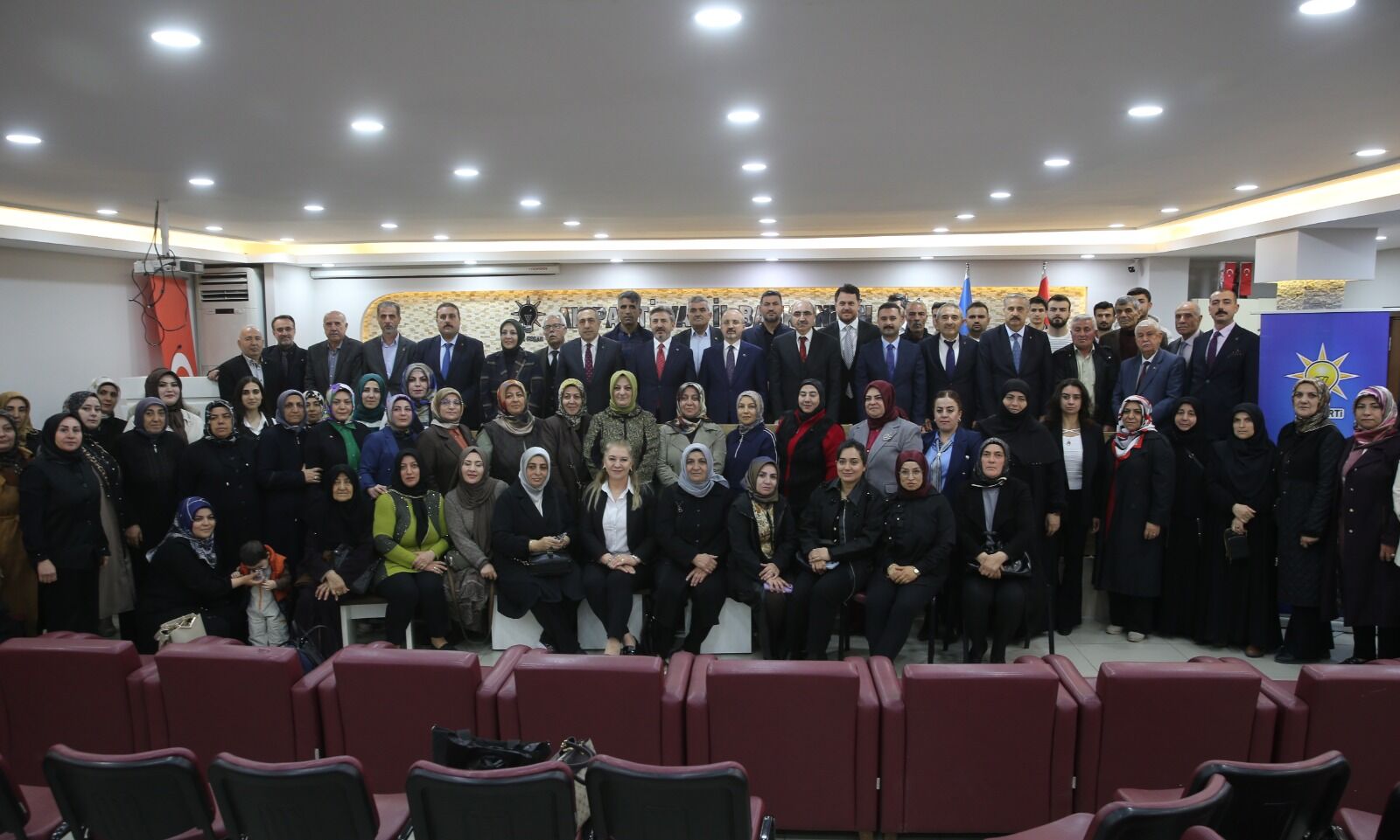 İçişleri Bakan Yardımcısı Bülent Turan, Ak Parti Van İl Başkanlığını Ziyaret Etti (4)