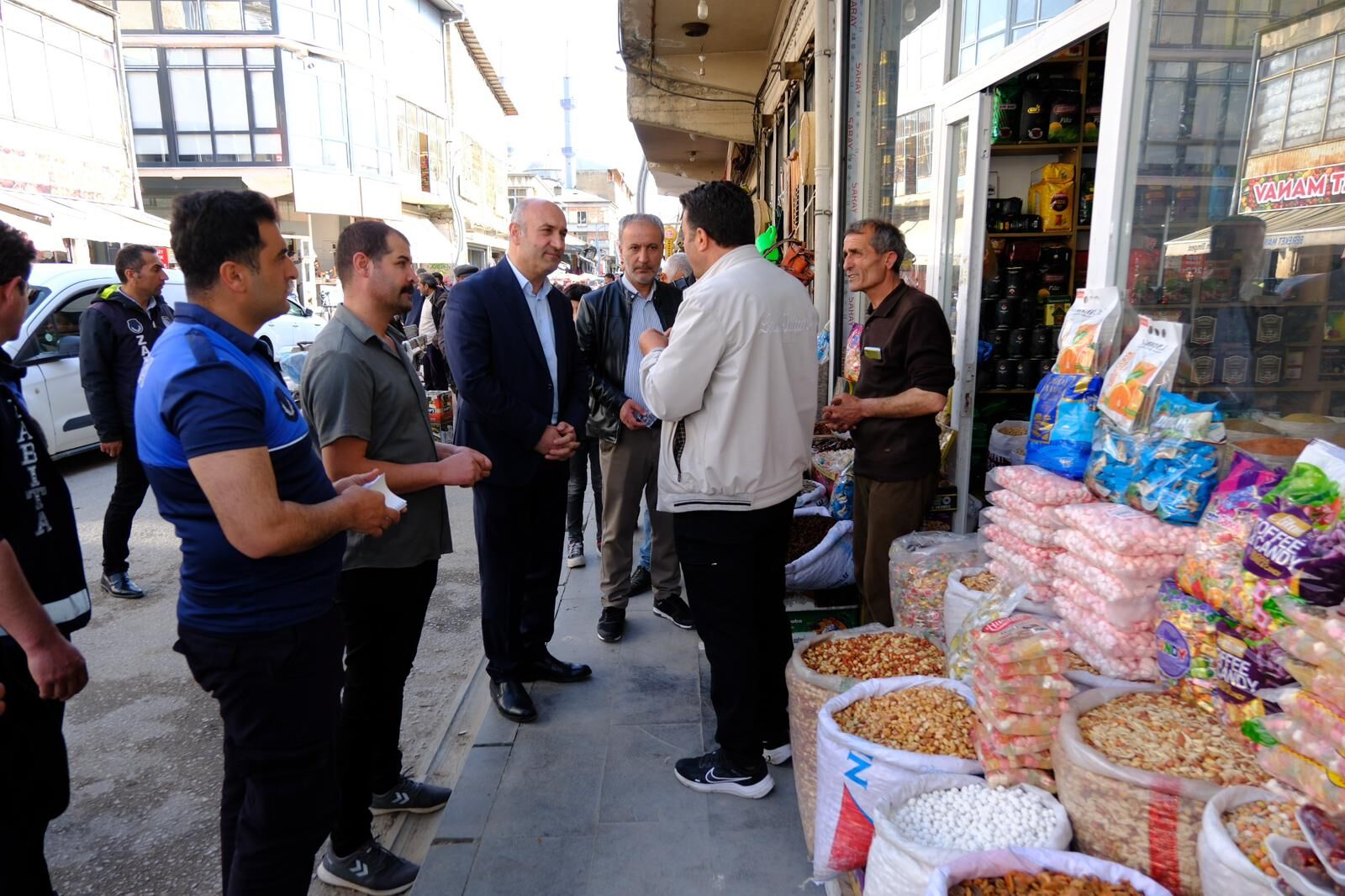 İpekyolu Belediyesi’nden Kaldırım Işgallerine Karşı Esnaf Ziyareti (3)