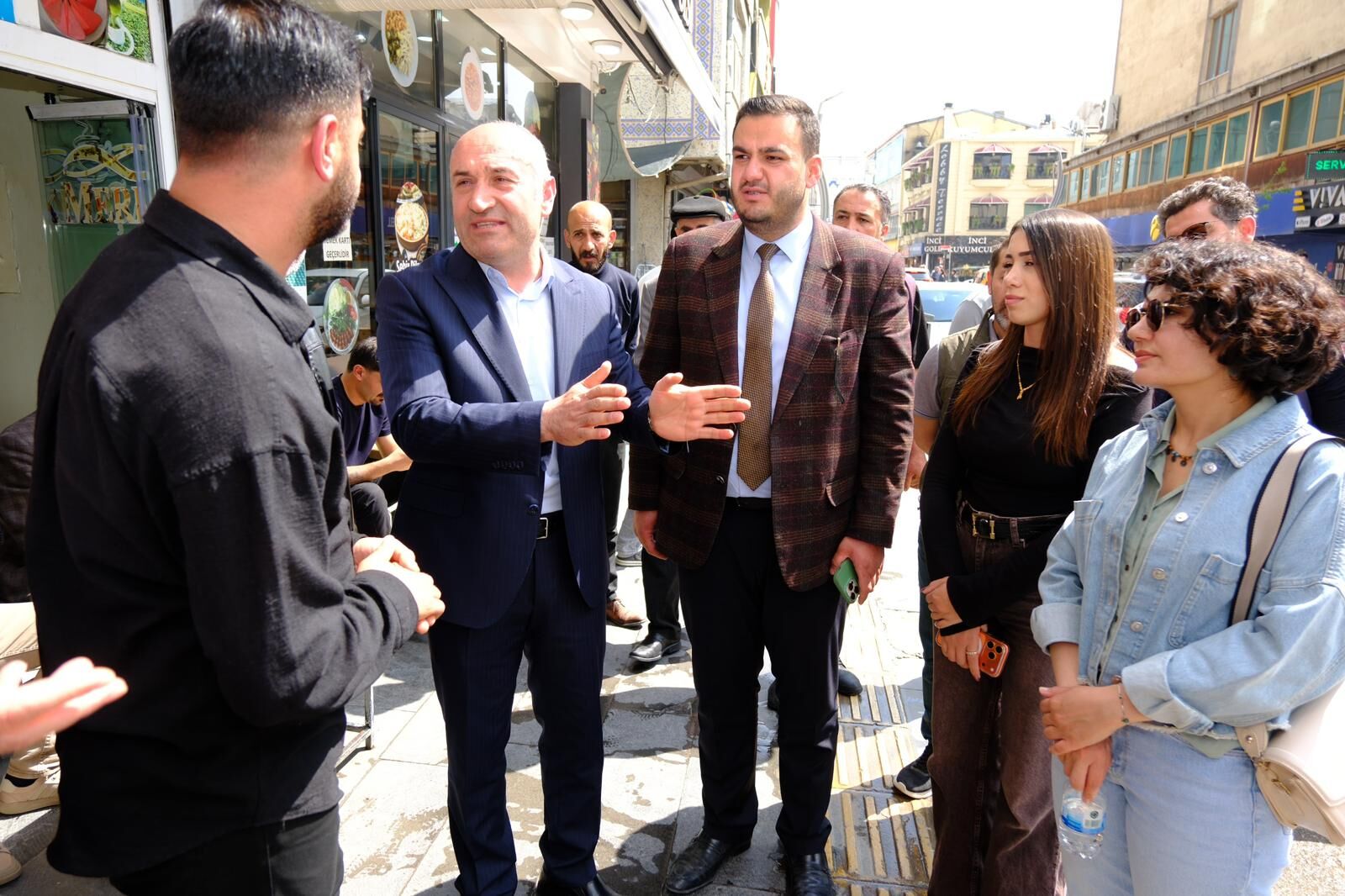 İpekyolu Belediyesi’nden Kaldırım Işgallerine Karşı Esnaf Ziyareti (4)