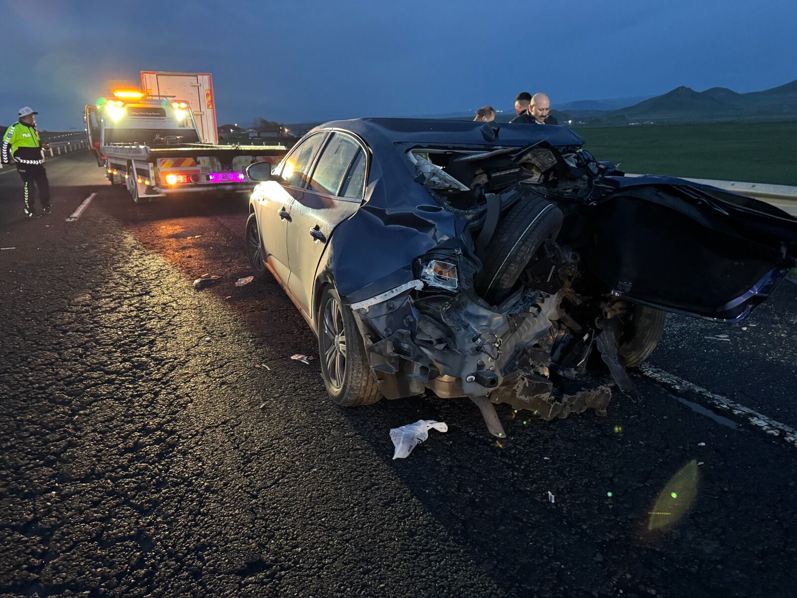 Kars’ta Meydana Gelen Iki Ayrı Trafik Kazasında Toplam 8 Kişi Yaralandı. Kazalardan Birinde Ağır Yaralanan 78 Yaşındaki Kadın, Ekiplerin Yoğun Çalışmasıyla Araçtan Çıkarıldı.