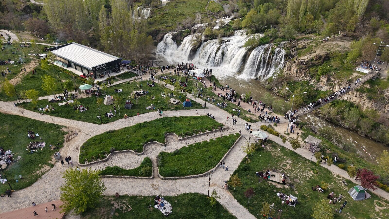 Muradi̇ye Şelalesi̇ (Aa) (5)